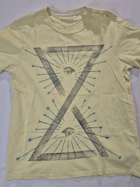GUESS Men’s Pale Yellow Graphic Tee